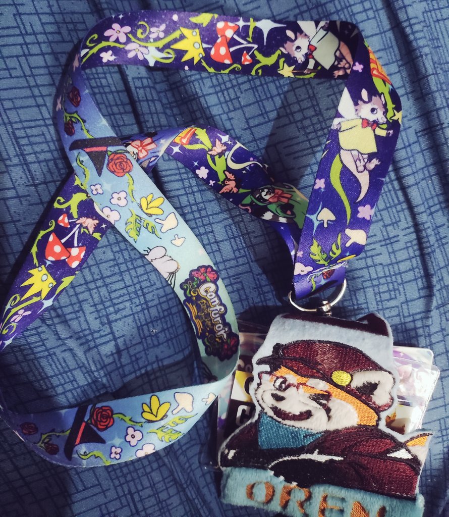 OrenJuiceArt's tweet image. :3 me faltó comentarles que también hice el diseño de los lanyards de @Confuror