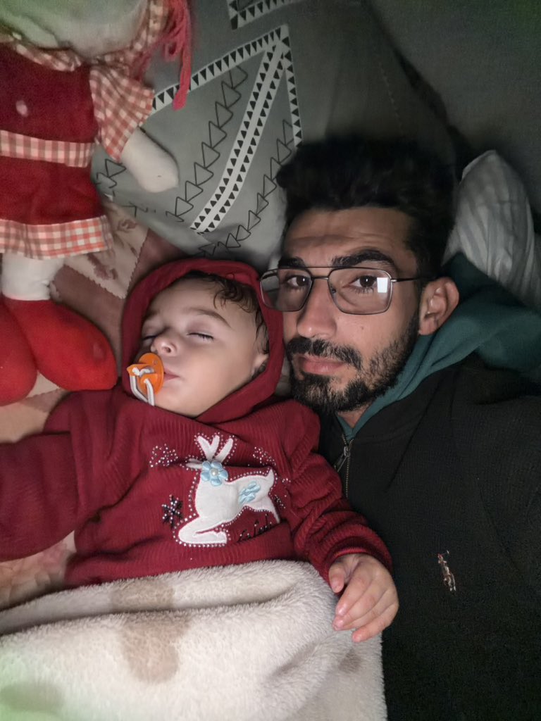 Mo7ammed_jawad6's tweet photo. Please… keep praying for my daughter Rafif.
Do not forget her in your hearts and in your prayers—maybe a sincere prayer could give her strength to overcome the pain and weakness consuming her tiny body.
Rafif needs you now… she needs your prayers more than anything.
Don’t forget her—she is an infant who came into this world in the midst of war and genocide, and she deserves to be surrounded by mercy, not fear.💔