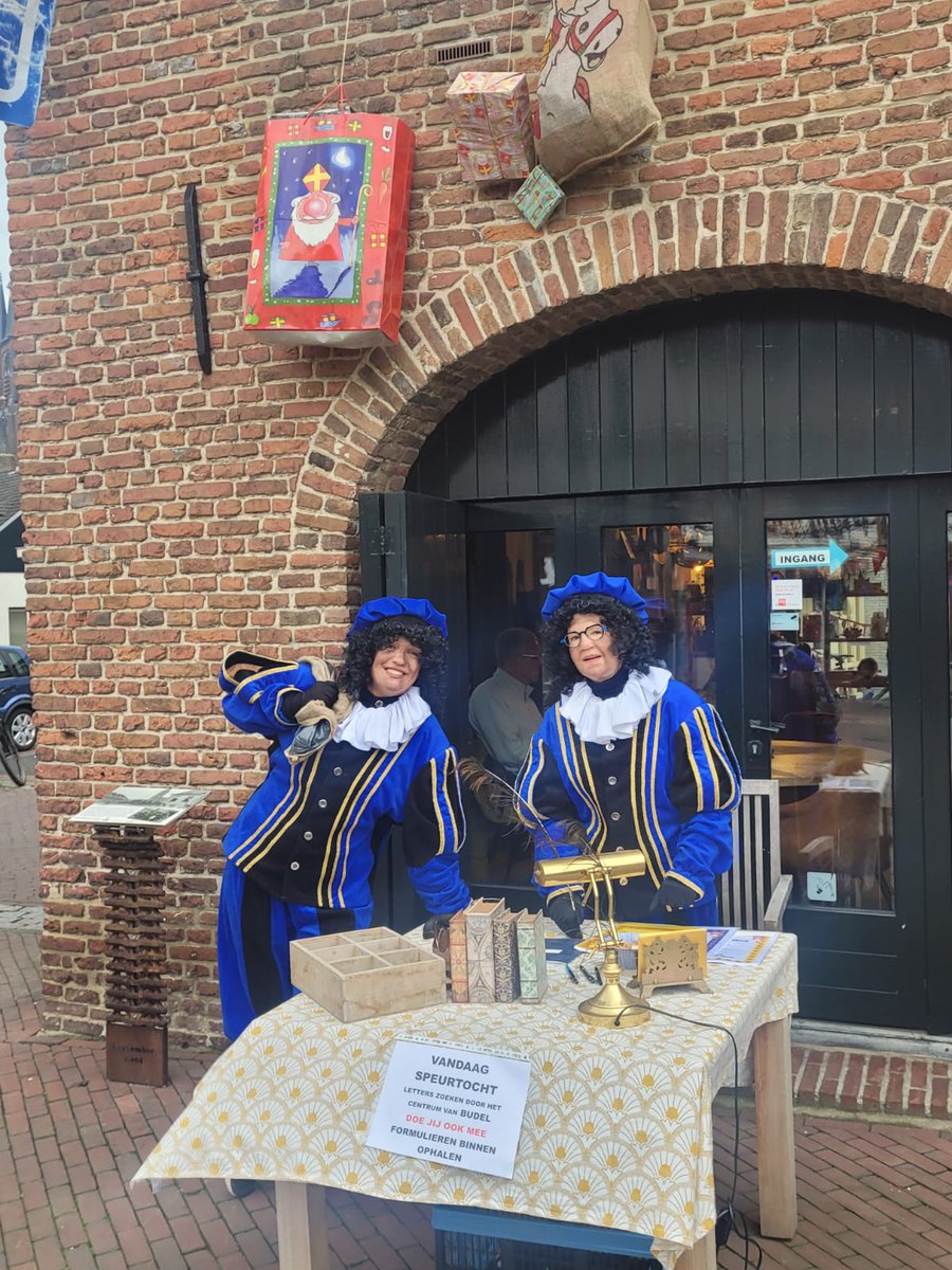 Was een leuke koop zondagmiddag, veel winkels waren open, Sinterklaas en zijn Pieten waren er en er was zelfs muziek!