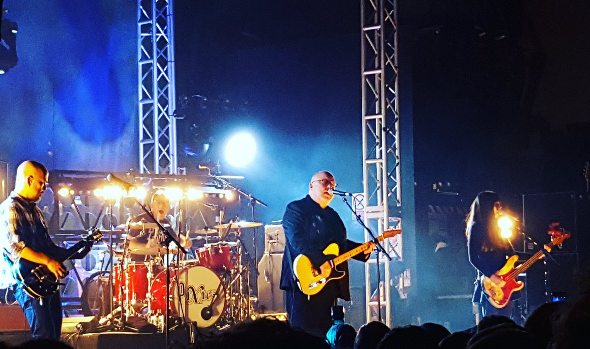 SJT318's tweet photo. @O2AcademyLeeds @PIXIES I was there! 🖤 https://t.co/j8l6xlEqa1