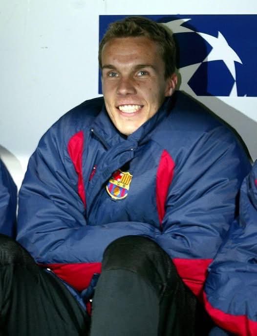 FTBLsection's tweet image. A LEGEND WHO DOES NOT DESERVE TO BE FORGOTTEN

The great Robert Enke. The German goalkeeper competed against legends like Oliver Kahn and Jens Lehmann. He played for teams such as Monchengladbach, Barcelona, Hannover, Tenerife, and Fenerbahçe. He was named Goalkeeper of the Year…