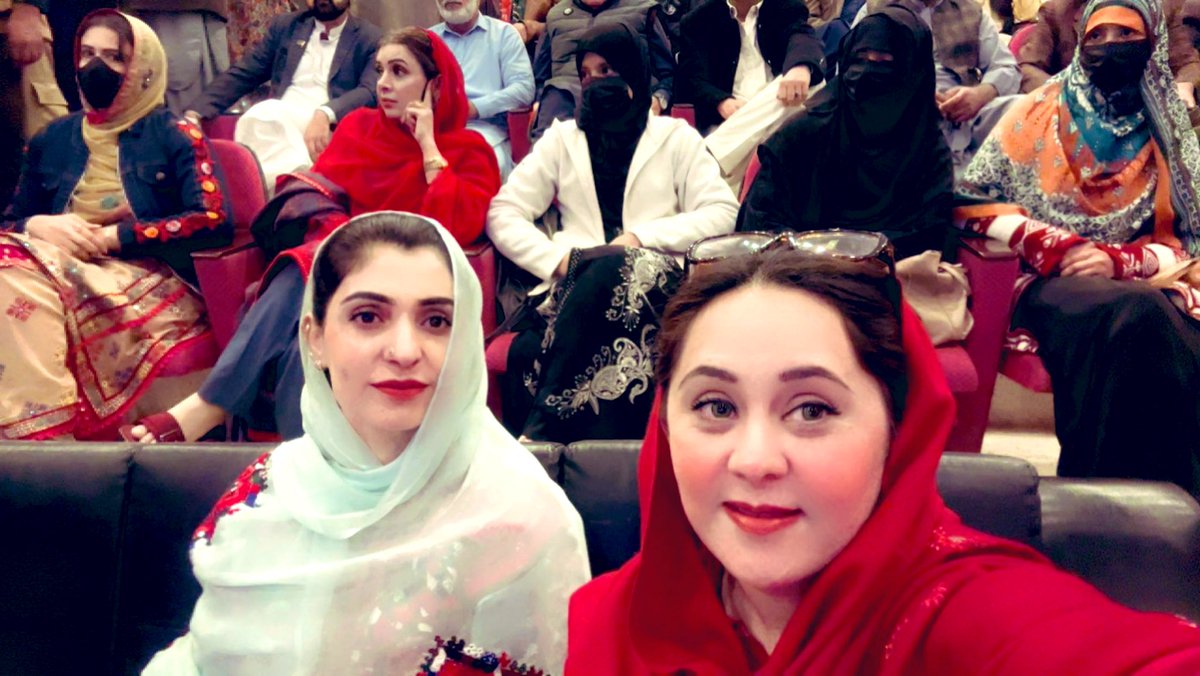 📅 30 Nov 2025
“Celebrating the 58th Foundation Day of PPP
CM Balochistan Mir Sarfraz Bugti,Kiran Baloch PPP leaders and provincial ministers joined the cake-cutting ceremony.
Long live PPP! ✊ #PPP58Years #FoundationDay”<a href="/BBhuttoZardari/">Bilawal Bhutto Zardari</a> <a href="/FaryalTalpurPk/">Faryal Talpur</a> <a href="/AseefaBZ/">Aseefa B Zardari</a> <a href="/PakSarfrazbugti/">Sarfraz Bugti</a>