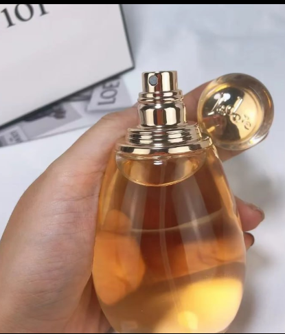 Priscilla587488's tweet photo. My perfume is my essence.😍📷 https://t.co/GiIZi41FIw