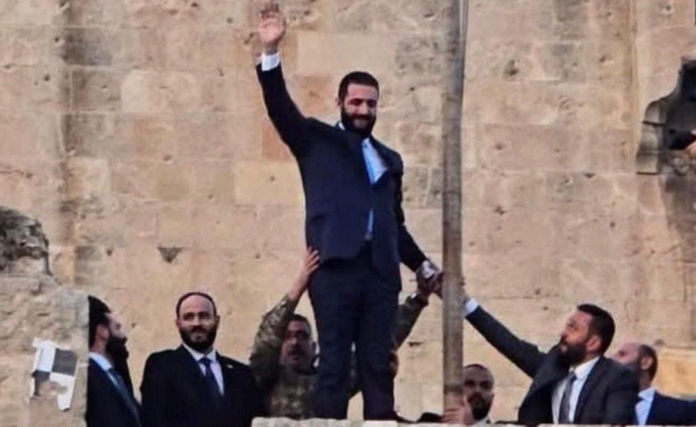 fehimisa1's tweet image. Sayın Cumhurbaşkanımız Ahmed Şara’nın bir adım gerisinde, her zaman emrindeyiz. Suriye için çalışmaya, üretmeye devam edeceğiz. Yüce Allah yardımcımız olsun.