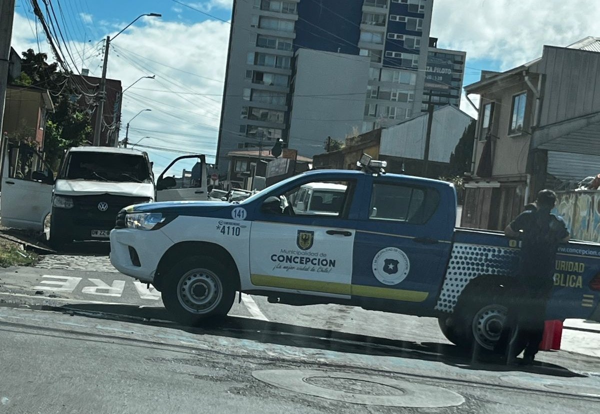 ICEBiobio's tweet image. #Concepción oficinas de Prosegur sufren robo de dinero, furgón incendiado en esquinas de Cruz con Ongolmo, equipos de emergencias en el lugar situación en pleno desarrollo.