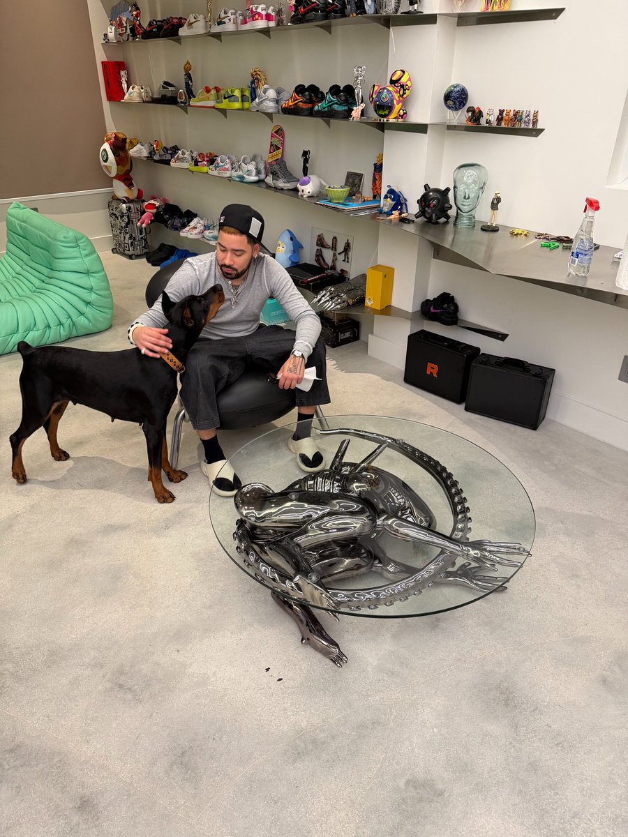 slumpykev's tweet image. Alien Table Installation: Miami 📍
[my new personal favorite]