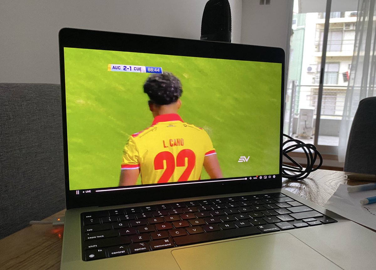 cracines's tweet photo. Gran recuperación futbolística de Cano en el cierre del año!!! Con 🥚🥚 para poner al Aucas donde pertenece. Un paso más para acercarnos a la Sudamericana. Ahora se sufre a la distancia, pero siempre junto al ídolo del pueblo 💛❤️💛🏟️⚽️ https://t.co/ms9nmRLpZ4