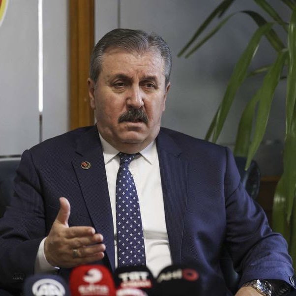 Mustafa Destici: “Gençlerimizin çocuk sahibi olmasını teşvik etmeliyiz.

İşe alınırken evli olanlara öncelik verilsin. Evlenmeyenleri işe almayacaksın.”

🗣️Mecliste İşe aldırdığınız  kızınız evlimiydi <a href="/Mustafa_Destici/">Mustafa Destici</a> ?