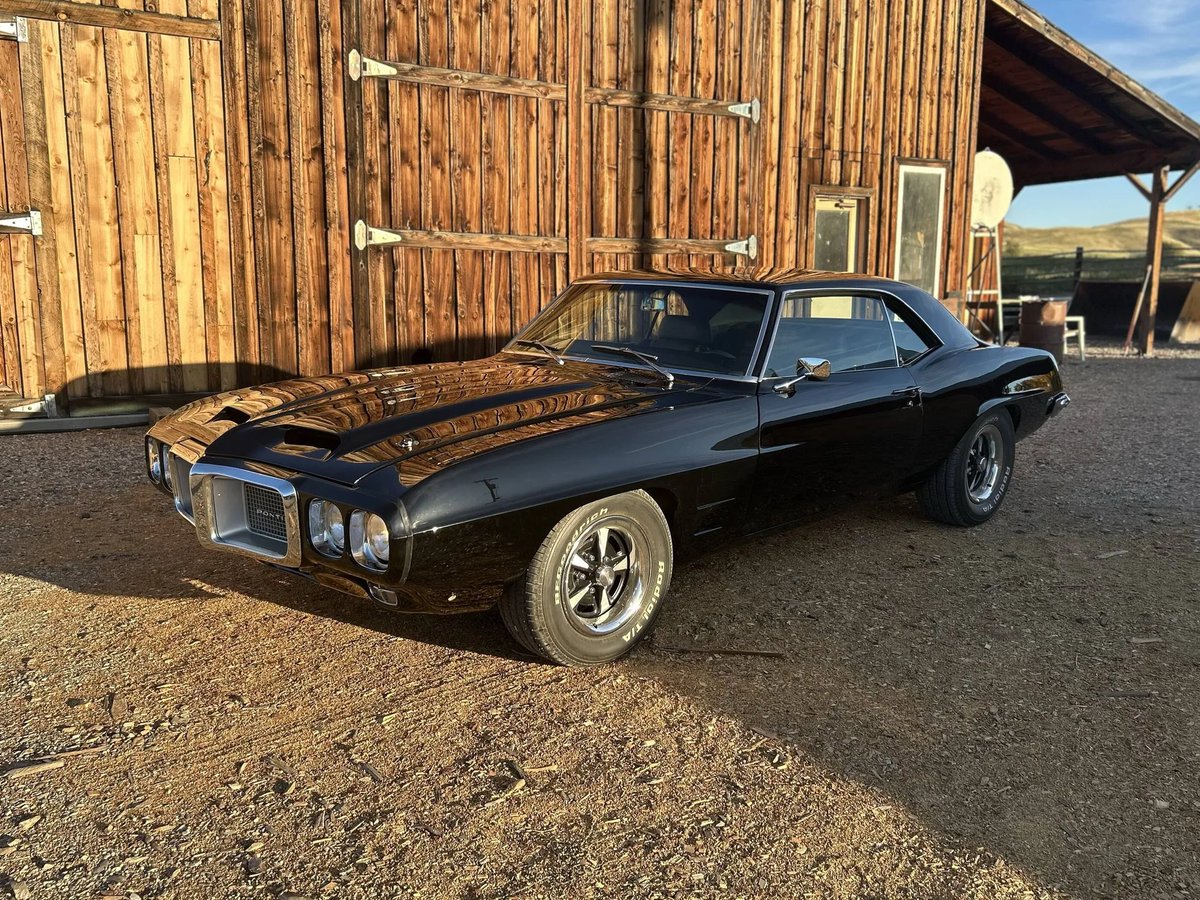 HemmingsNews's tweet image. A California-born, black-plate 1969 Pontiac Firebird with 38 years of single-family ownership.

Available Now bit.ly/4rkDlzh

#Hemmings #HemmingsFinds #PontiacFirebird #Firebird455 #MuscleCar #ClassicPontiac #AmericanMuscle