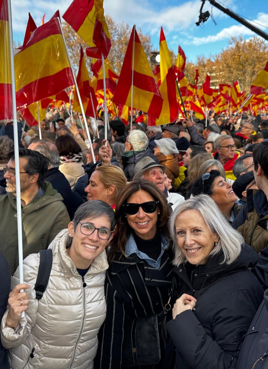 En Madrid estiven para participar nunha concentración contra a corrupción. Diante da situación de caos dun sanchismo acosado polos escándalos e pola paralización gubernamental, pedimos eleccións para que os cidadáns opinen libremente. Hai alternativa, liderada por <a href="/NunezFeijoo/">Alberto Núñez Feijóo</a>
