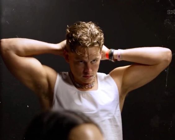 fokinyess's tweet image. But mama I&apos;m in love with a criminal