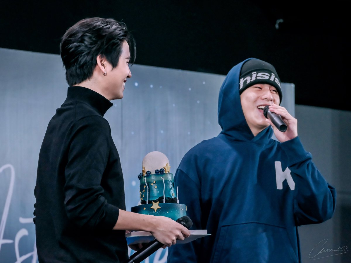 wachi_gamelin's tweet image. เอ็นดูคนป่วย สีหน้ายมไม่ไหว แต่ยังไงก็ต้องมาถือเค้กให้น้องตาหวาน ตำแหน่งนี้พี่จองตลอดชีพ 🎂

@satangktp #satangks
@winny_thanawin #winynny
#WinnySatang #วินนี่สตางค์
#SatangTheAstrophel