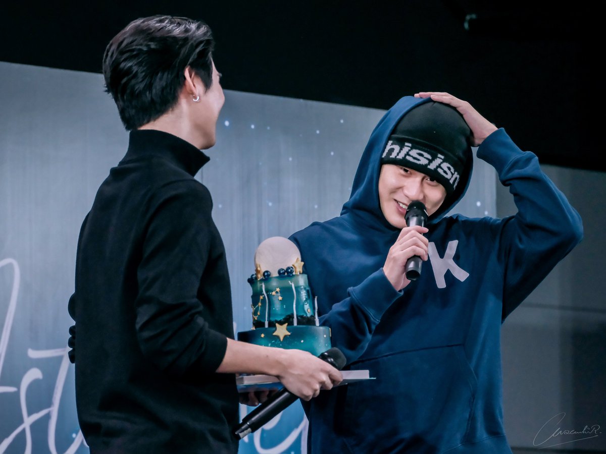 wachi_gamelin's tweet image. เอ็นดูคนป่วย สีหน้ายมไม่ไหว แต่ยังไงก็ต้องมาถือเค้กให้น้องตาหวาน ตำแหน่งนี้พี่จองตลอดชีพ 🎂

@satangktp #satangks
@winny_thanawin #winynny
#WinnySatang #วินนี่สตางค์
#SatangTheAstrophel