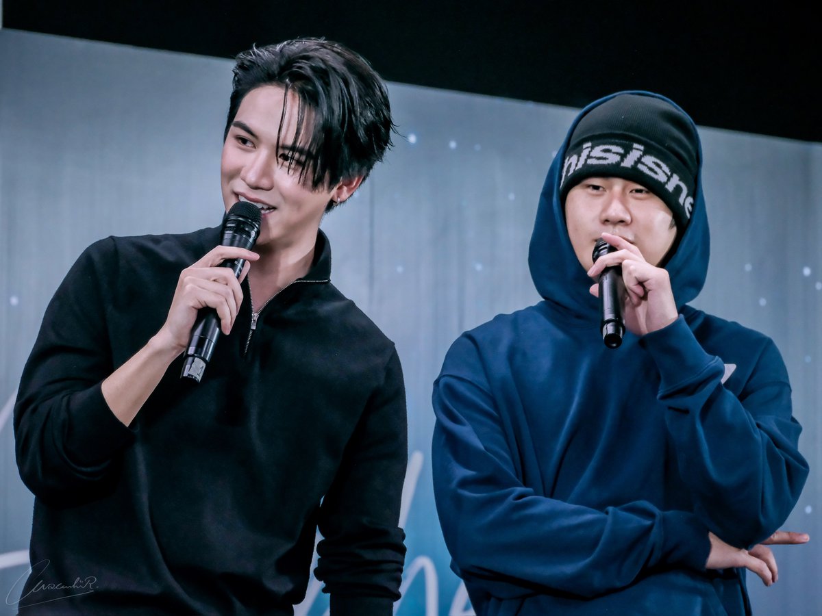 wachi_gamelin's tweet image. เอ็นดูคนป่วย สีหน้ายมไม่ไหว แต่ยังไงก็ต้องมาถือเค้กให้น้องตาหวาน ตำแหน่งนี้พี่จองตลอดชีพ 🎂

@satangktp #satangks
@winny_thanawin #winynny
#WinnySatang #วินนี่สตางค์
#SatangTheAstrophel