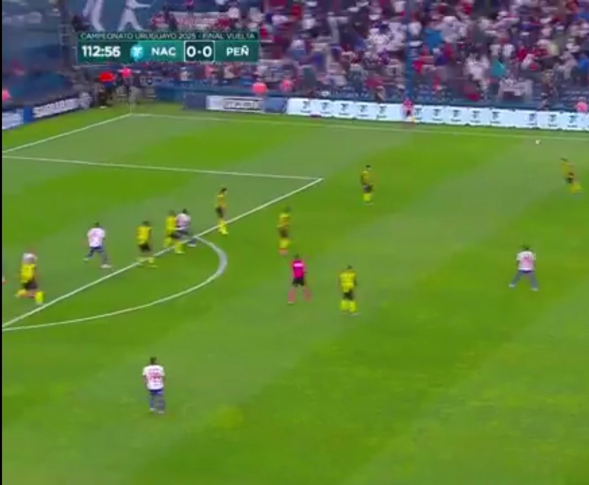 Mirfo6's tweet photo. El gol de Nacional arrancó de un ofside de Gómez qué no se cobró?

@OficialCAP
@InfoCap_1891
@_MundoCarbonero
@ArbitrajeU https://t.co/0VmCD45khQ