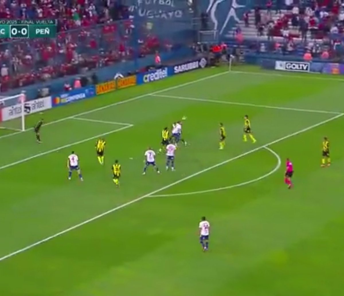 Mirfo6's tweet photo. El gol de Nacional arrancó de un ofside de Gómez qué no se cobró?

@OficialCAP
@InfoCap_1891
@_MundoCarbonero
@ArbitrajeU https://t.co/0VmCD45khQ
