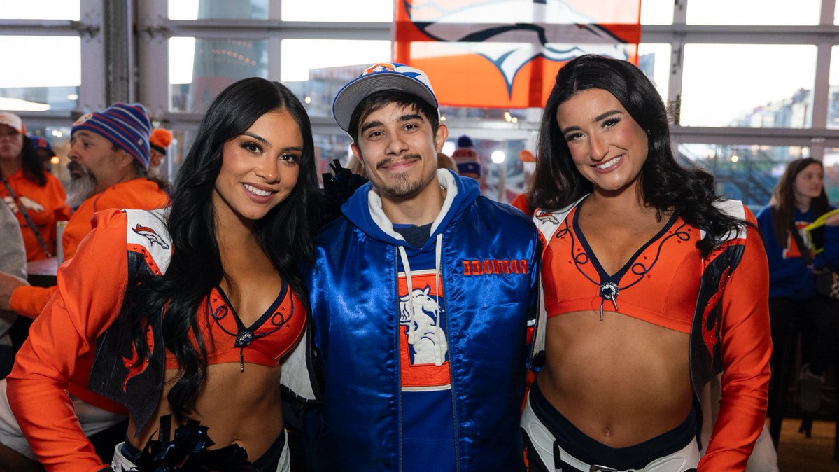 BroncosCheer's tweet image. Shoutout to the best fans in the NFL for taking over D.C. this weekend! 👏🫶

#DENvsWAS 🔜 Tell us where you’re cheering from, Broncos Country!