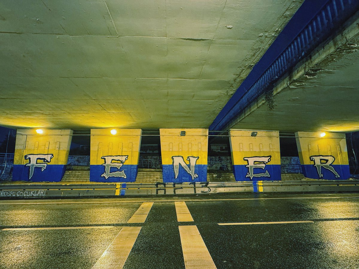 AlemdeFener2013's tweet photo. Boyun eğecek herkes Fenerbahçe’ye #AlemdeFener https://t.co/DHCwur6sd8