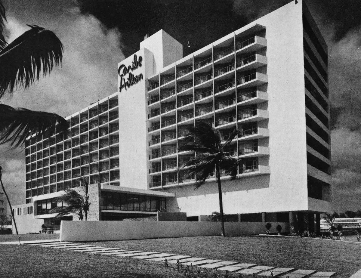 TRES60Blog's tweet image. Hotel Caribe Hilton, San Juan, Puerto Rico. Proyectado y construido por los arquitectos Toro, Ferrer y Torregrosa entre 1946 y 1949.

#arquitectura #arquitecturamoderna #modernarchitecture #HotelCaribeHilton #architecture