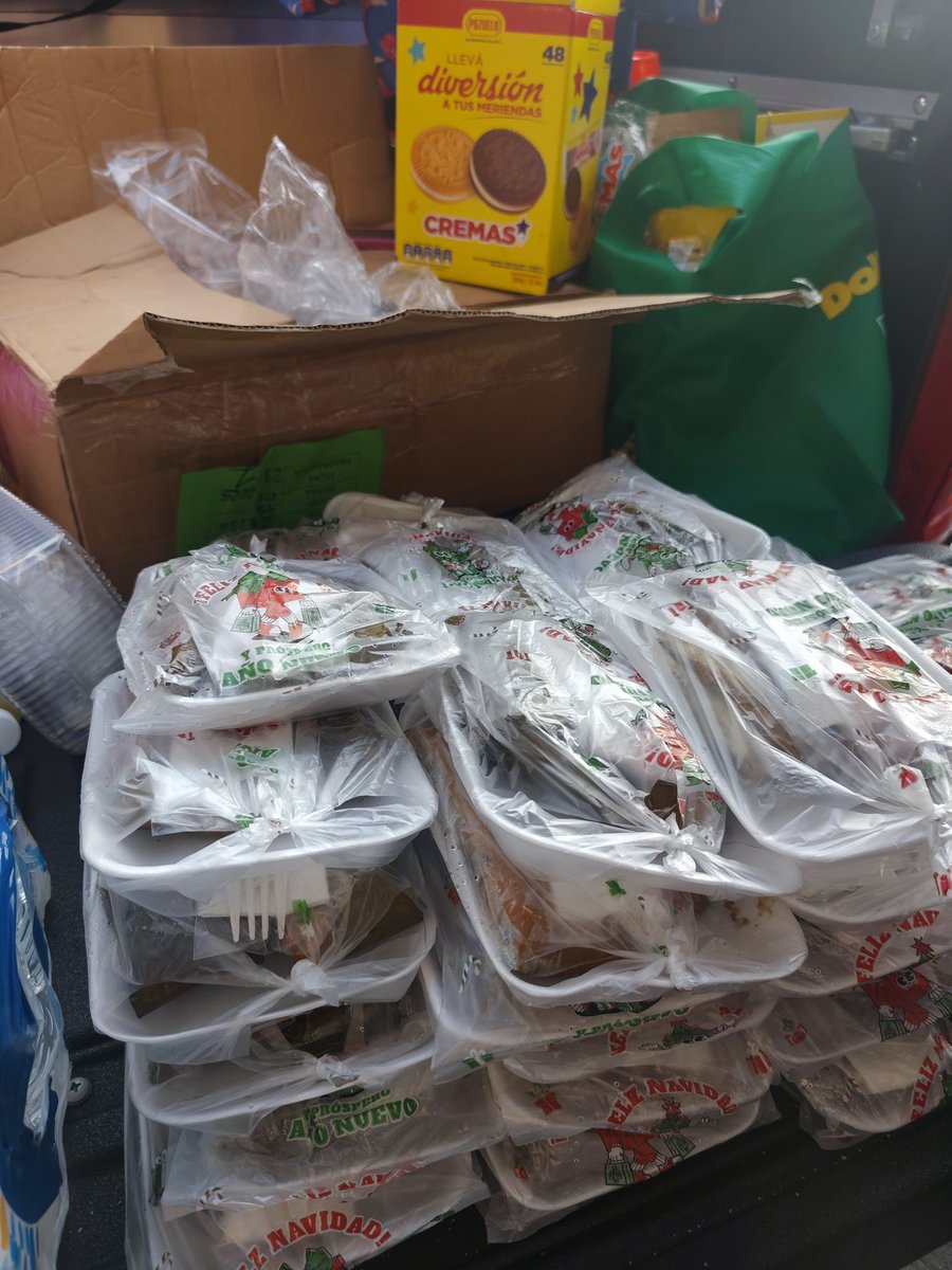 Como algunos saben este año comenzamos con <a href="/EsperanzaSv1/">Esperanza Sv</a>  en el Hospital Bloom, les cuento que para nuestra última actividad del año tenemos pensado entregar juguetes a los niños y hemos montado esta campaña. 😀 
Les dejo los centros de recolección y les pido su apoyo con RT. 🙏🏻