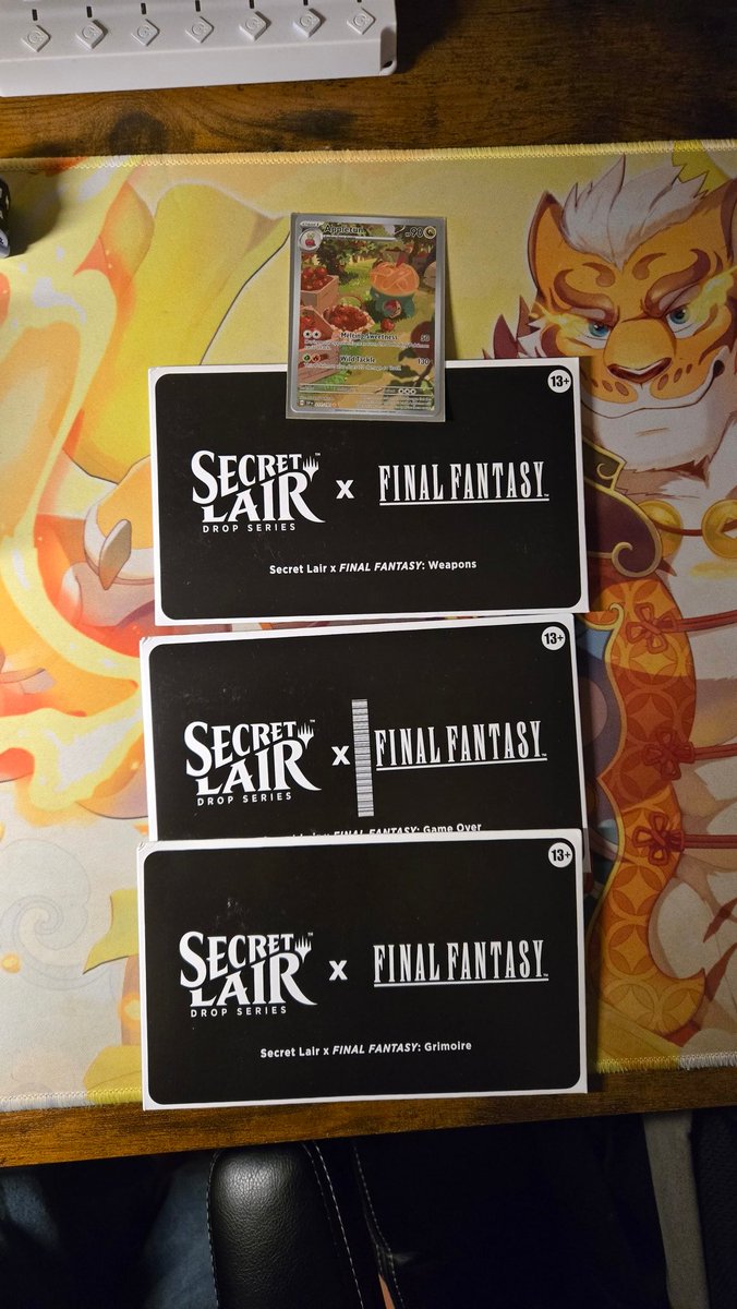 Wasn't expecting a early Christmas gift from a friend before he heads off to Japan! I've looked so hard to find one nonetheless the whole set! 

#Mtg