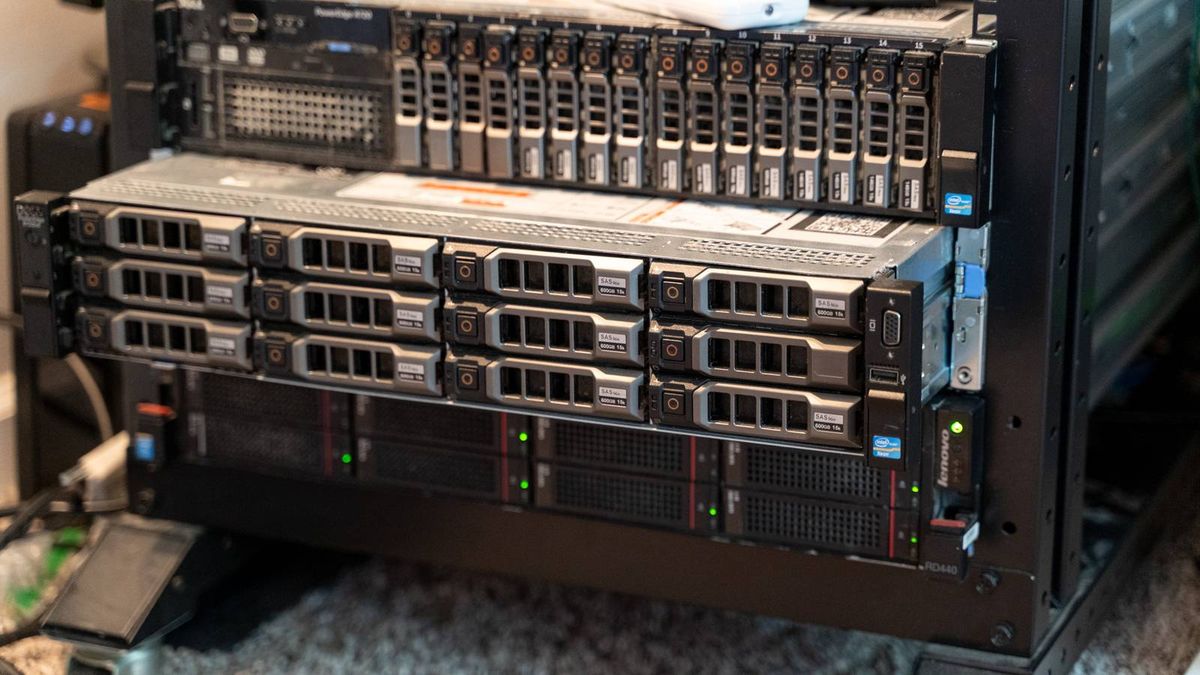 howtogeek's tweet image. This is the only Linux distro I recommend for self-hosting
bit.ly/44Dm5eM