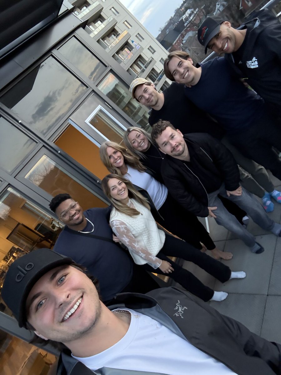 DB8 tweet media