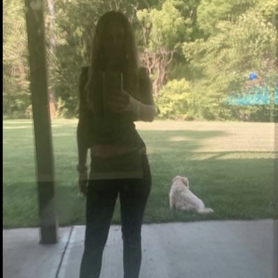 1sunshine_7's tweet photo. This pic is blurry but it’s really me #windowpic { sunshine } https://t.co/Woe1IAzCGW