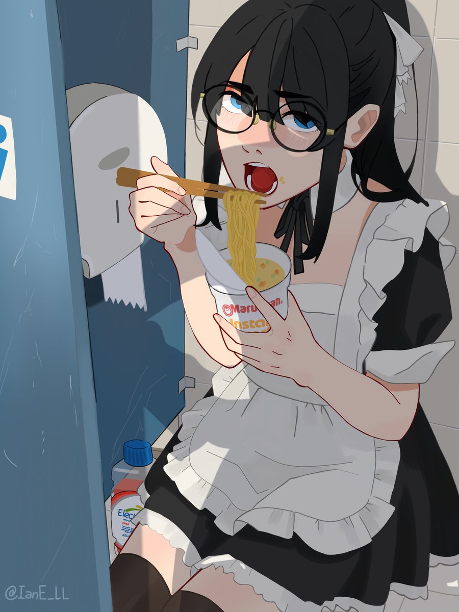 iLega_'s tweet photo. Parece que 30 minutos no son suficientes para almorzar 🍜

#maid #drawing #maidcosplay #dibujodigital https://t.co/cKbRmE5aVb