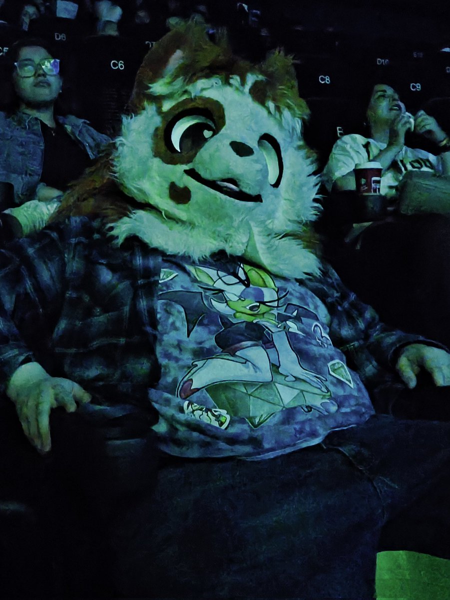 Soy el único pinche furro de Hermosillo que fue en fursuit a ver zootopia 2 xD
