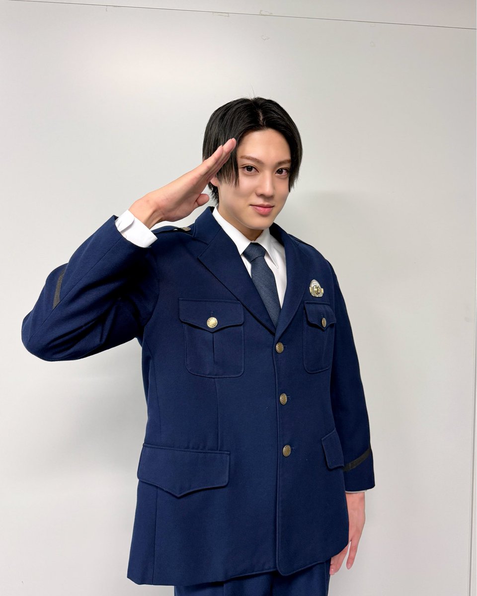 ◤◢◤📢#ドラマコーチ 𝕠𝕗𝕗 𝕤𝕙𝕠𝕥 ◢◤◢

クセ強な新人刑事・堺の
制服ショットをお届け👮✨

果たして、堺にも
向井の言葉が響く時はくるのか…？🤔💭

❯❯第𝟕話TVerにて見逃し配信中📣
📎 tver.jp/episodes/ep1c1…
　まだの方はぜひチェック✔️👀

#唐沢寿明
#佐藤龍我 #ACEes