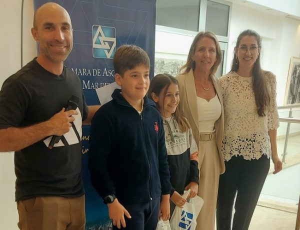 Cerró la Campaña educativa en Seguridad en el Transporte Vertical “Capitán Zero 2025”
elretratodehoy.com.ar/2025/11/30/cer…