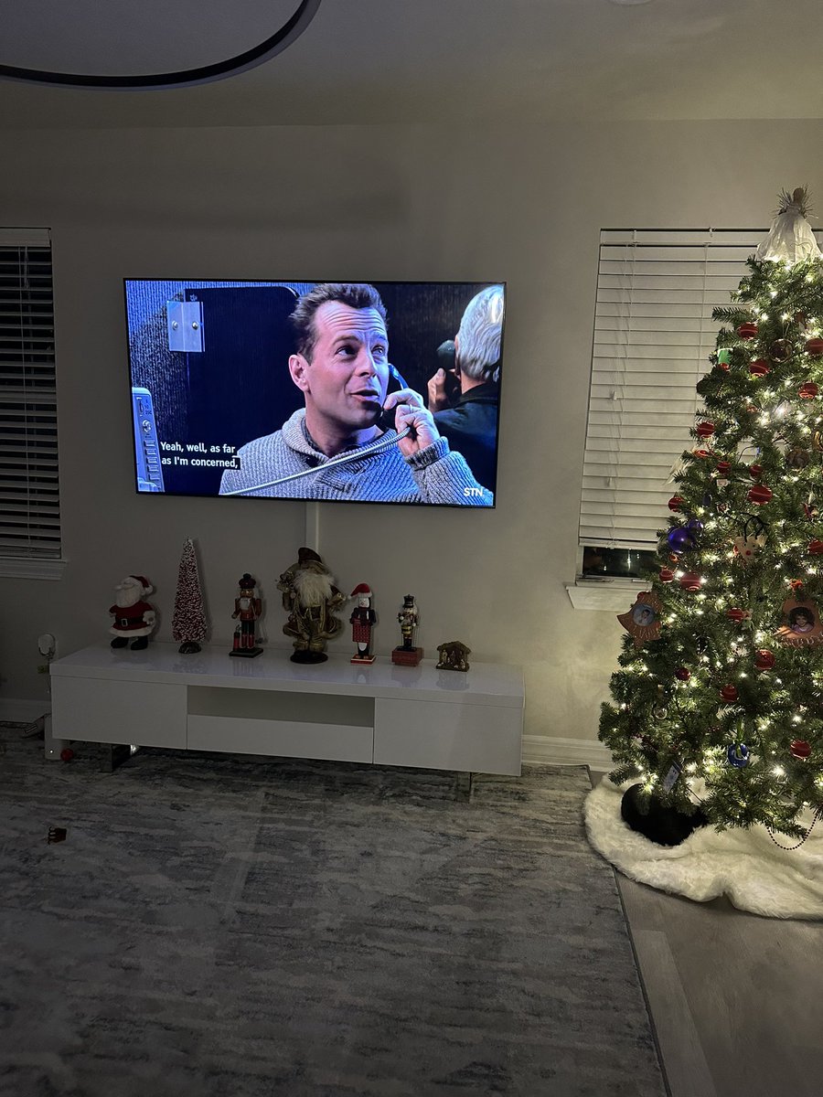 101.5 LITE FM tweet media