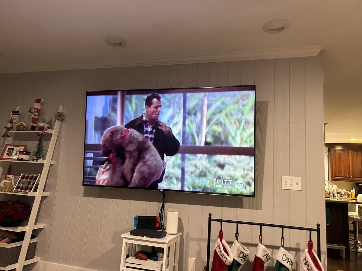 A man that’s about to save Christmas. 🎄