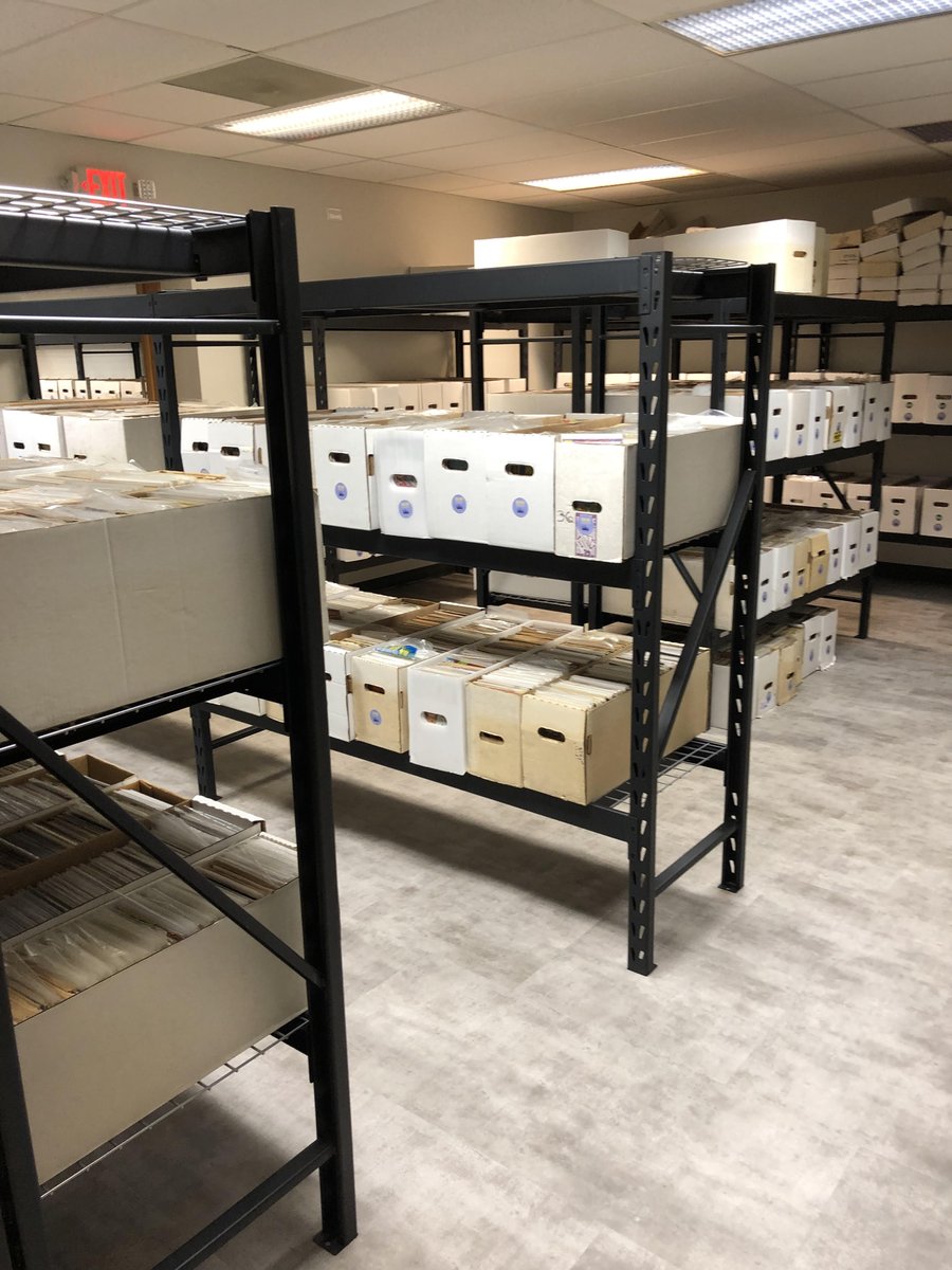 Comics4Less's tweet photo. Its a new Month! We're proud to announce we've refreshed our $2 Comics!
Come Visit us!
Location: 624 E. Park Ave Libertyville, IL 60048
Hours: 10am-5pm Monday-Saturday
We have over 10,000 $2 comics &amp; over 1000 trade paperbacks, DVD's, and exclusive Pop Vinyl Figures for $5 each. https://t.co/7hElMhD4b4