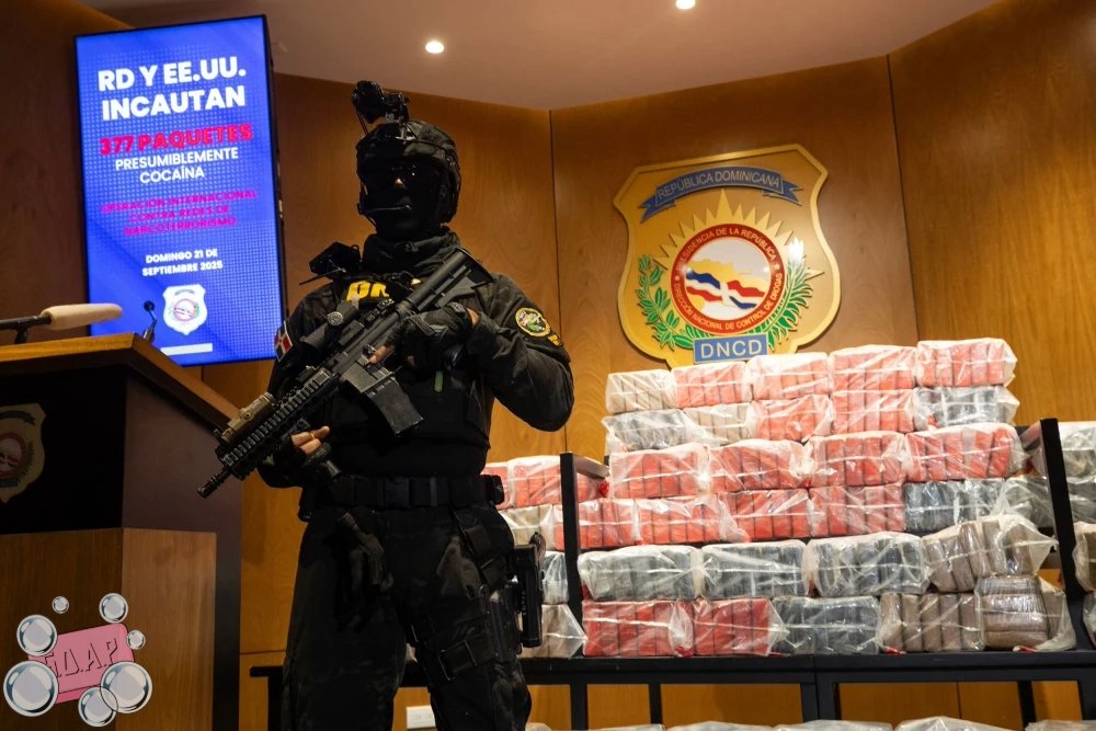 CancelSOAP's tweet image. NEWS UPDATE - Dominican Republic Seizes 377 Bricks of Cocaine from Speedboat Destroyed by U.S. Navy in Trump’s Expanding Caribbean Anti-Drug Operation.

Authorities in the Dominican Republic say they’ve recovered 377 packages of cocaine from a speedboat blown up by the U.S. Navy…