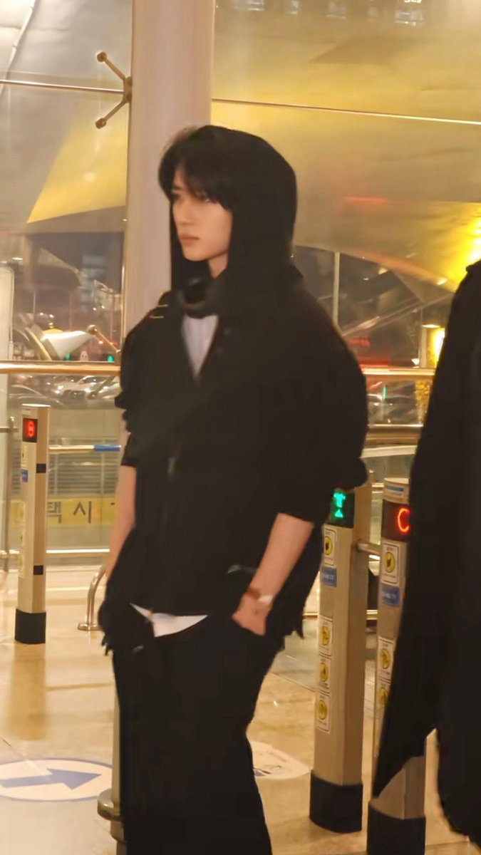 와……………………………………