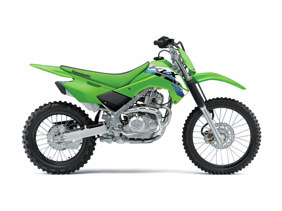 Kawasaki_JPN's tweet photo. ／
待望のオフロードモデル「KLX140R L」本日発売！
高回転型空冷エンジンを搭載し、前後ディスクブレーキ、リヤサスペンションはプリロード無段階調整、圧側・伸側減衰調整機能付き、フロント19/リヤ16インチホイール搭載で優れた走破性を発揮。
オフロード入門に最適な1台、ぜひご注目ください！
＼

#KLX140RL #カワサキ

※走行イメージは「KLX140R」となります。