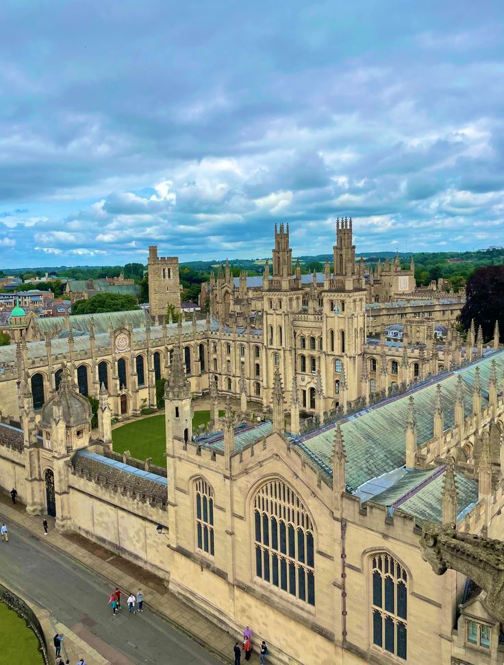 Most prestigious universities in the world, 2025.

1. 🇺🇸 Harvard University
=2. 🇺🇸 MIT
=2. 🇬🇧 University of Oxford
=4. 🇺🇸 Stanford University
=4. 🇬🇧 University of Cambridge
6. 🇺🇸 University of California, Berkeley
7. 🇺🇸 Princeton University
8. 🇨🇳 Tsinghua University
9. 🇺🇸 Yale