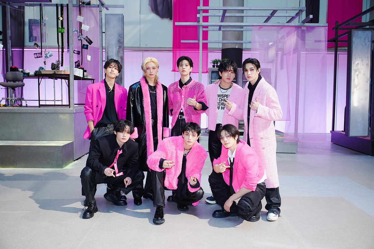 billboardskz's tweet image. 🇺🇸 #StrayKids on Billboard 200

#1, KARMA – 313K ☯️
(296K pure, 16K SEA, 23.12M streams)

#1, #DO_IT – 295K ☁️🆕
(286K pure, 9K SEA, 13.98M streams)

#1, ★★★★★ 5-STAR – 249.5K ⭐️
(235K pure; 14K SEA, 19.5M streams)

#1, ATE – 231K 🥠
(217K pure; 13K SEA, 19.05M streams)

#1,…