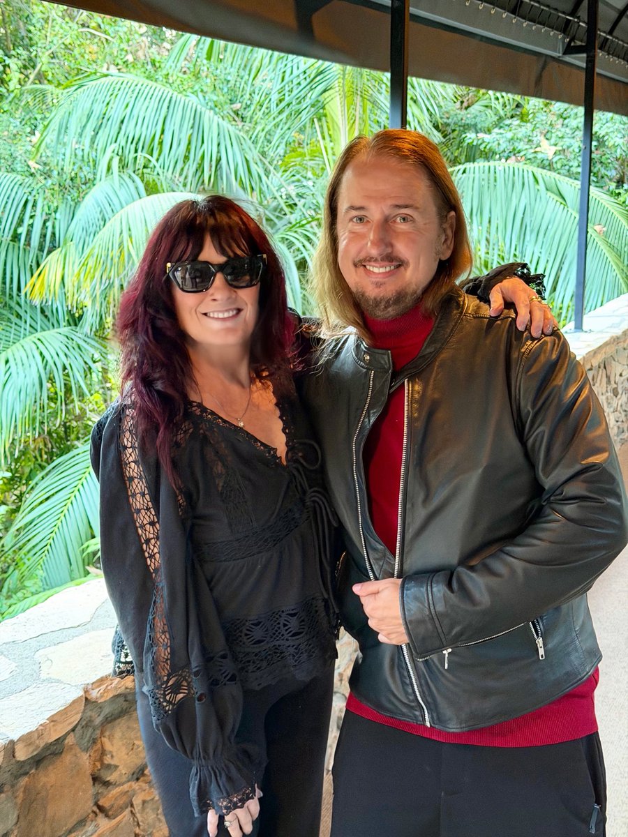 MeredithBrooks tweet media