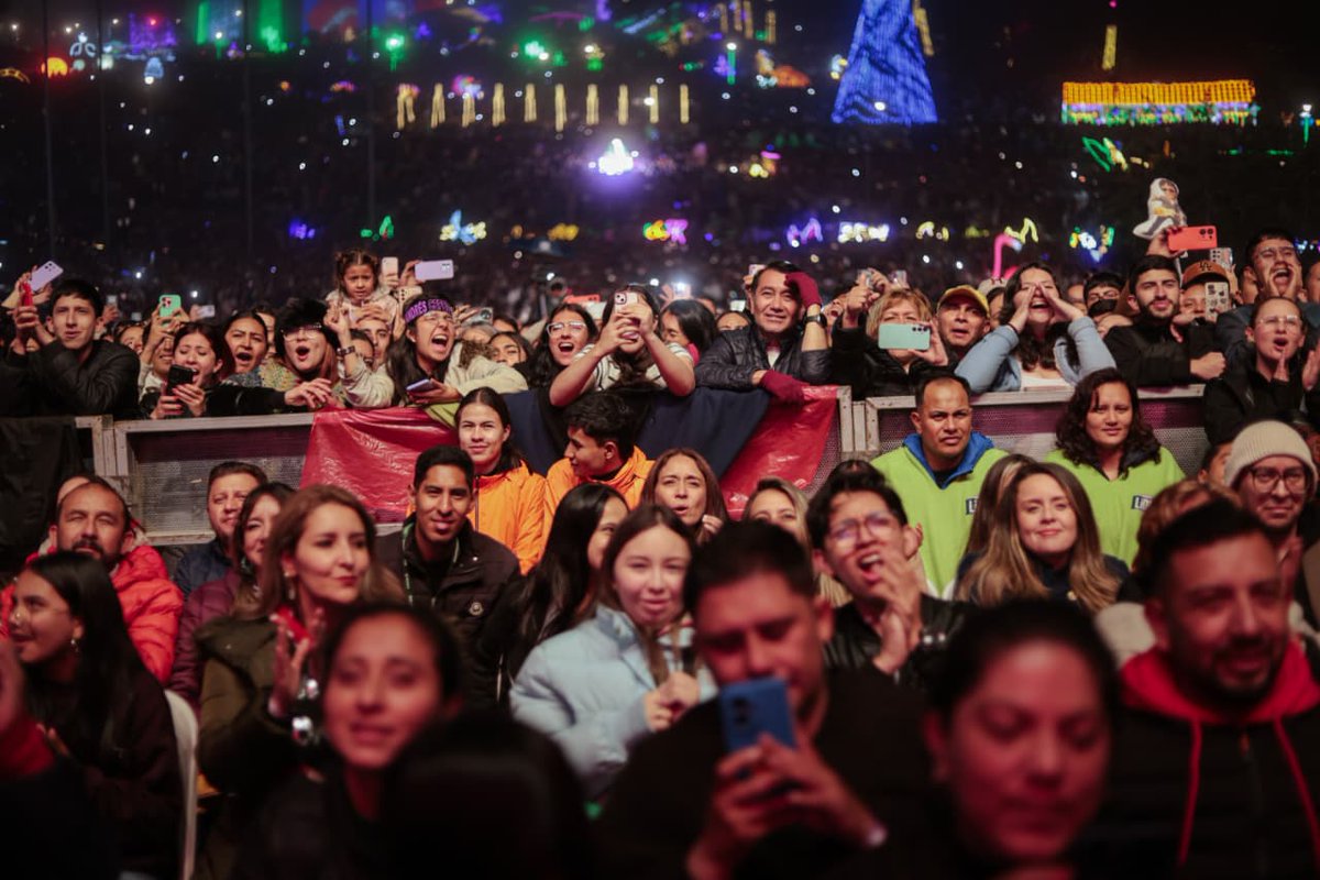 En esta temporada, recorre Boyacá y descubre paisajes, tradiciones y rincones que brillan con luz propia ✨.

Hoy dimos la bienvenida a la Navidad con el gran encendido de luces en el Puente de Boyacá. Porque este año tu mejor regalo en Navidad es vivirla en Boyacá.
