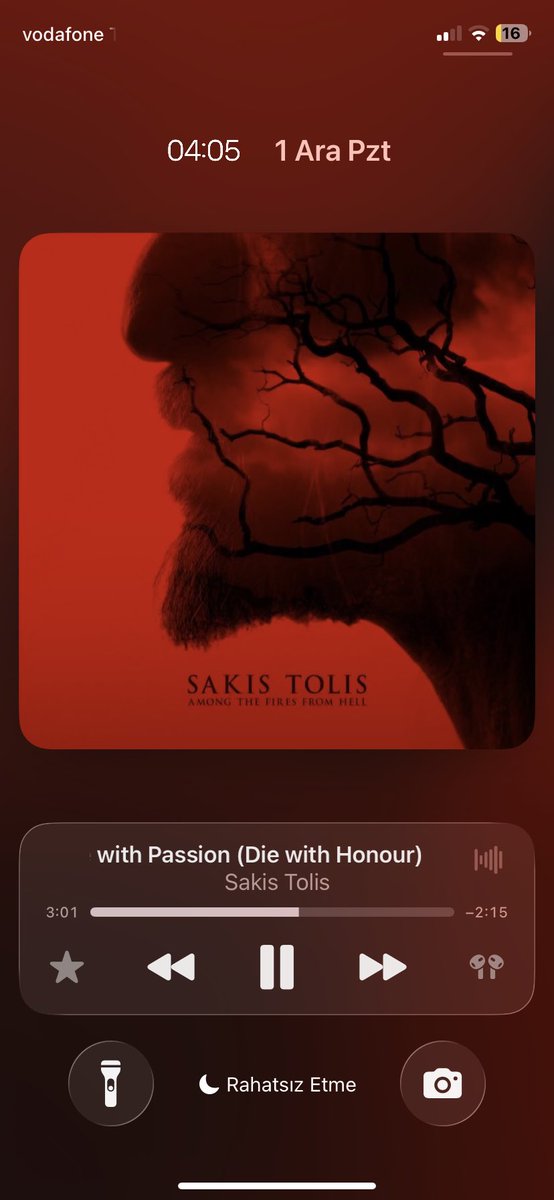 saat farketmeksizin dinleyeceğim tek şarkı

🤘#rocknroll