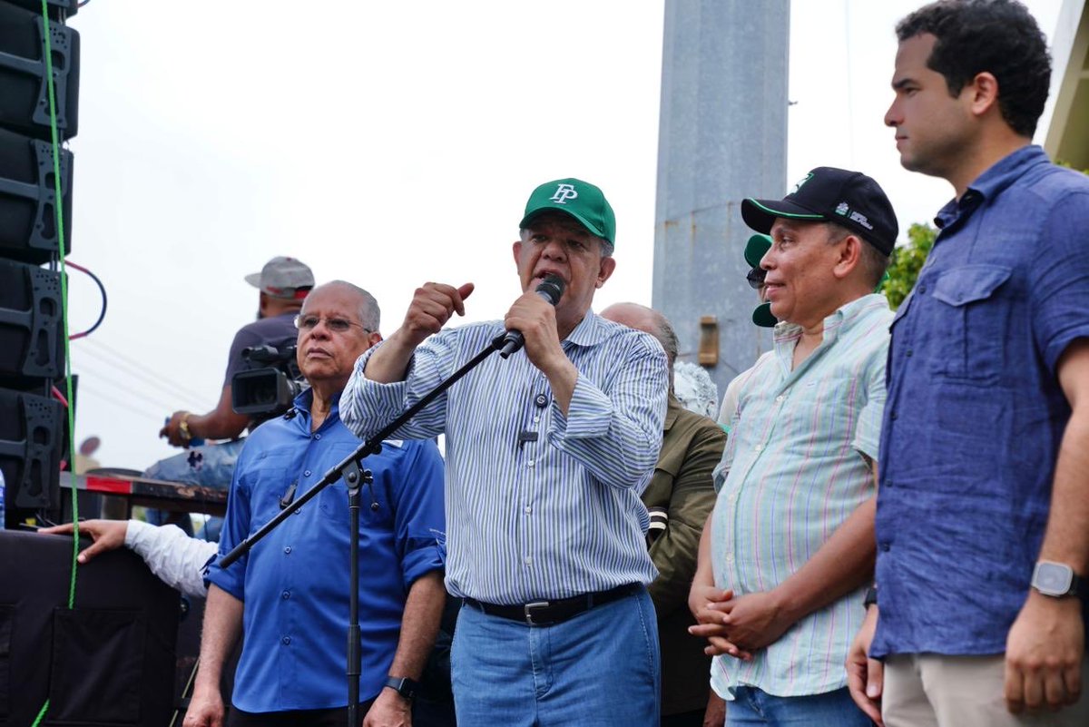 #LeonelFernandez “lo primero que el pueblo percibe es que hay una desaceleración del crecimiento económico en nuestro país lo que repercute que no haya circulante de dinero” #MarchaDelPueblo #MarchaFP  #FuerzaDelPueblo
