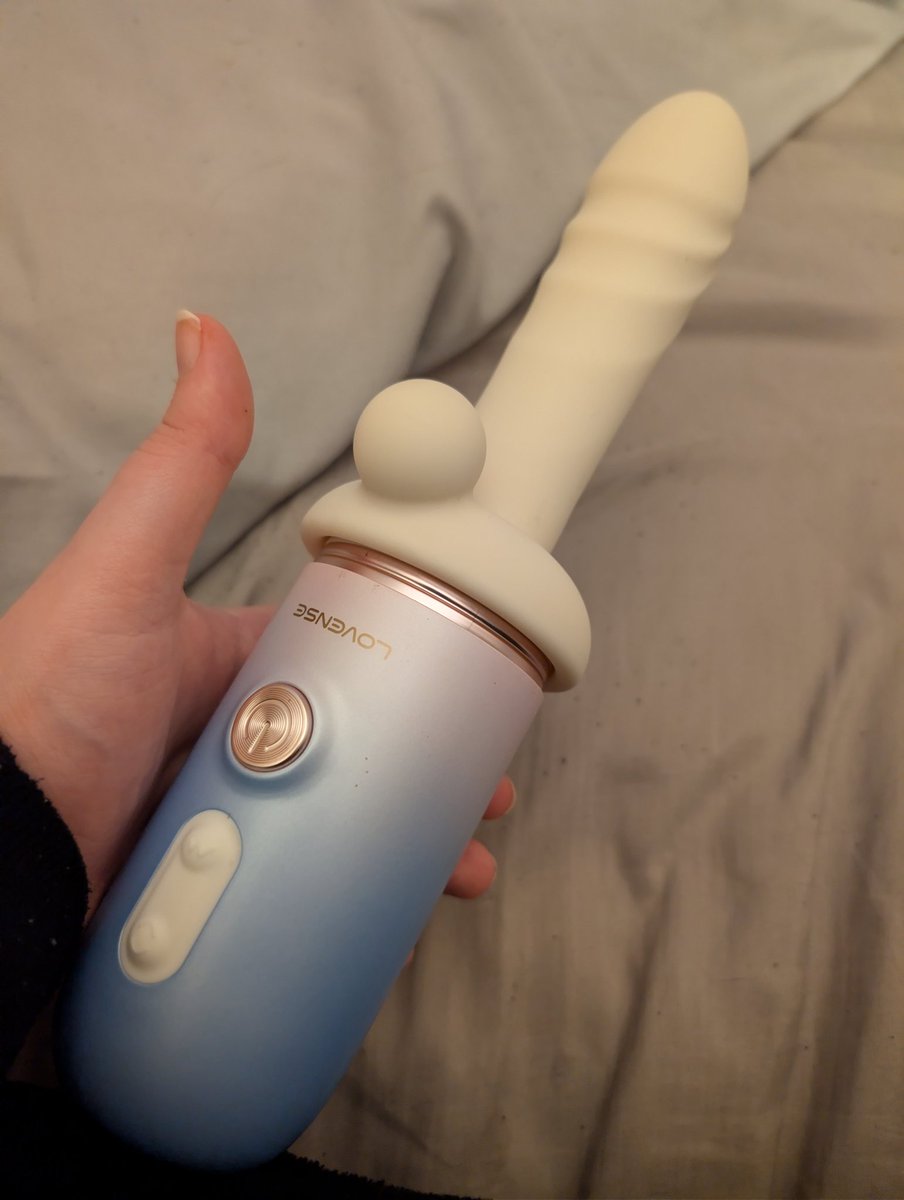 electro_wolf_AD's tweet photo. May or may not have gotten a new toy. @Lovense spinel. And oh my god this thing is good. The turbo mode on it is 👌👌 absolute chefs kiss it's so good https://t.co/GhJCvVk8Bs