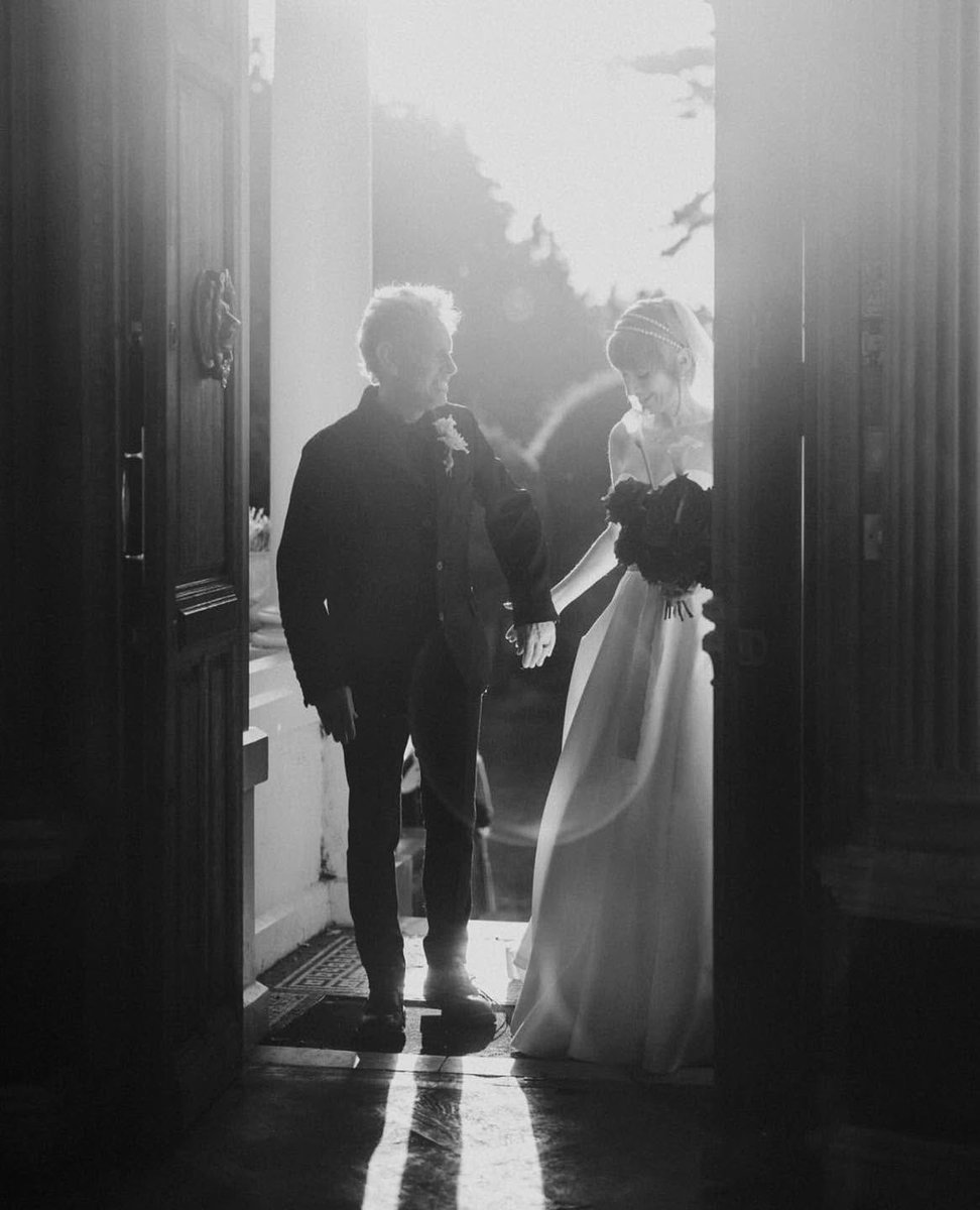 Ultra_Depeche's tweet image. A proud father…
Martin Gore walking his daughter Viva down the aisle |  London, 30 November 2024 #DepecheMode