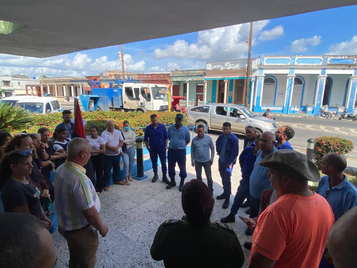 <a href="/ETECSA_Cuba/">ETECSA</a> #PinardelRío recibe con orgullo a la brigada de linieros que durante un mes prestó su ayuda solidaria en la provincia de Holguín, en la recuperación del servicio telefónico tras el paso del Huracán Melissa! Misión cumplida con éxito y disciplina! Bienvenidos a casa!