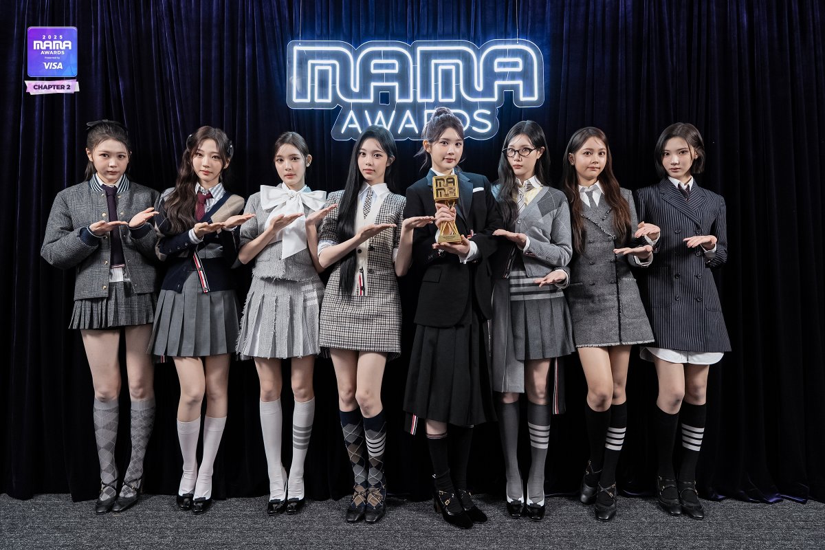 MnetMAMA's tweet image. [#2025MAMA] The moment of glory Hearts2Hearts

🏆 OLIVE YOUNG K-BEAUTY ARTIST

HEAR MY ROAR, UH-HEUNG
2025 MAMA AWARDS

#MAMAAWARDS #2025MAMAAWARDS