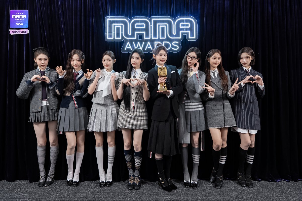 MnetMAMA's tweet image. [#2025MAMA] The moment of glory Hearts2Hearts

🏆 OLIVE YOUNG K-BEAUTY ARTIST

HEAR MY ROAR, UH-HEUNG
2025 MAMA AWARDS

#MAMAAWARDS #2025MAMAAWARDS