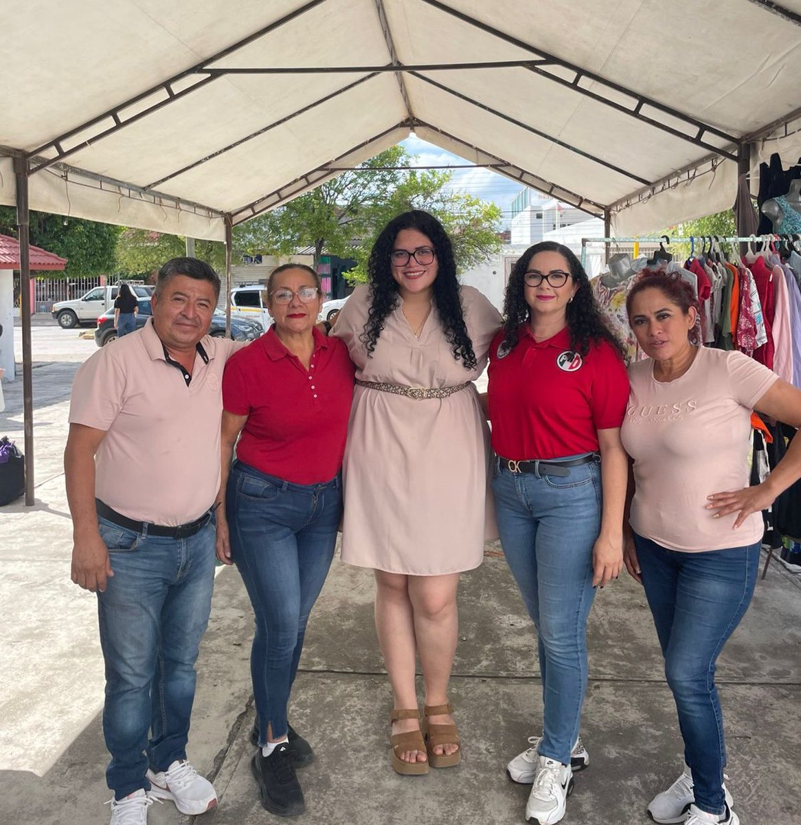 maica_mx's tweet photo. Emprender en tiempos difíciles no es una opción es la meta, el principio es lo más complejo pero es posible. ☝🏻👏🏻🤩🫶🏻
@PRITabasco @OnmpriNacional 
Quiero felicitar muy especialmente a la Presidenta del @onmpritabasco @viridiana_pardo_vazquez y al @PRI_Cunduacán Presidente Arturo y Secretaria General Deuly por el Mercadito de Emprendedores. Gracias amigo Dip. @Erubiel_Alonso_ por acompañarnos y motivar a los emprendedores de Cunduacán.
La innovación y el apoyo a los emprendedores son clave para el éxito. ¡Todo el éxito en esta gran iniciativa! #Emprendedores #PRI #Tabasco

Un domingo de estar en territorio.